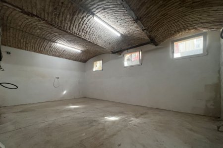 Lager, Depot, Archiv: Gewölbekeller mit Strom Nähe Hütteldorfer Straße und Meiselmarkt