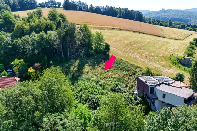 Seltene Gelegenheit: Großzügiges Baugrundstück in begehrter Grünlage unweit Ortskern - Titelbild