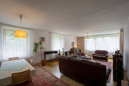 EG: Wohnzimmer mit Terrassenausgang