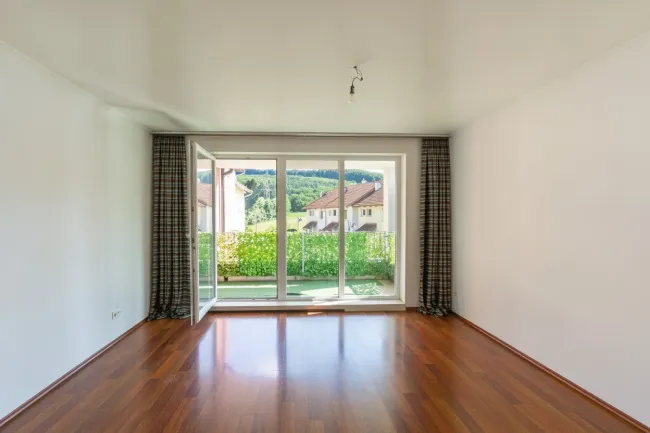 Wohnzimmer und Balkon