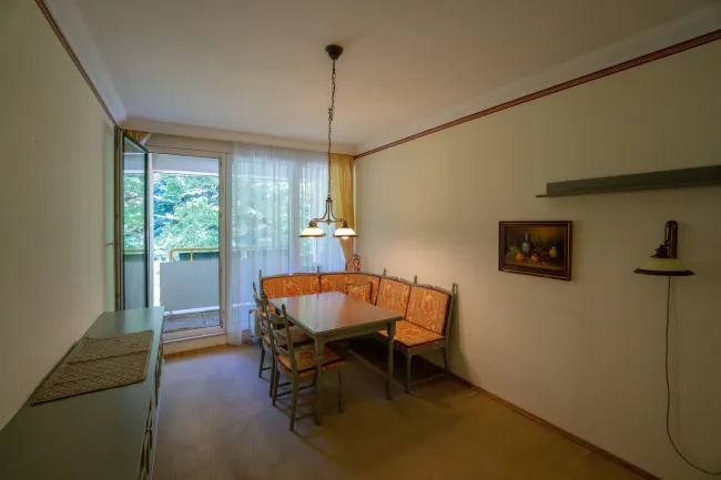 Esszimmer mit Loggia neben Küche