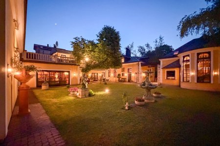 Nachtaufnahme Innenhof