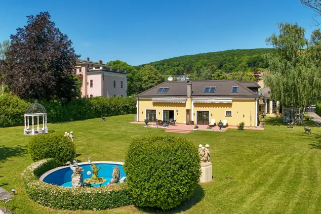 gartenseitige Hausansicht