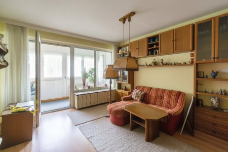 Wohnzimmer mit Ausgang zur Loggia
