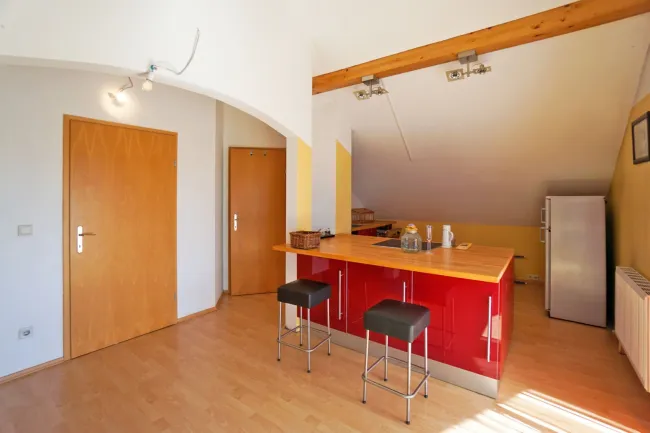DG_Küche Richtung Zimmer und Bad