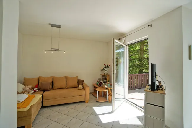 Wohnzimmer_Ausgang Terrasse