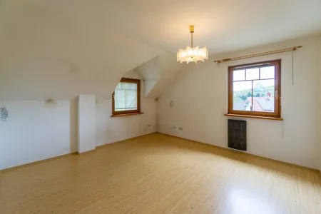 großes Zimmer Dachgeschoß