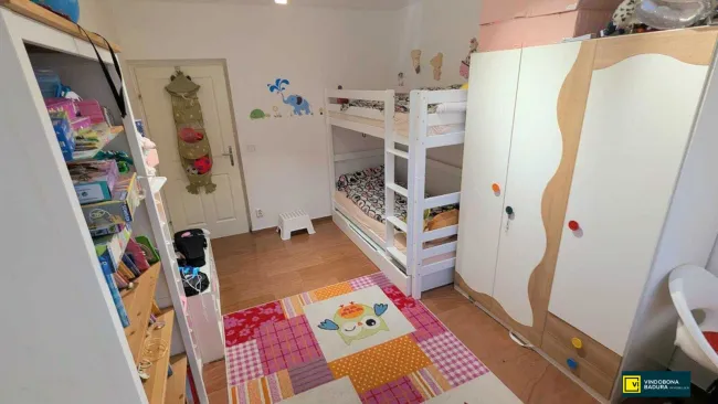 Charmante 3-Zimmer-Wohnung mit Loggia & Balkon in familienfreundlicher Lage - Bild
