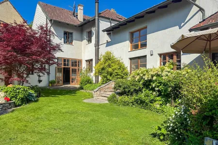Hofansicht und Garten (Innenhof)