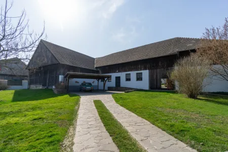Zufahrt mit Carport