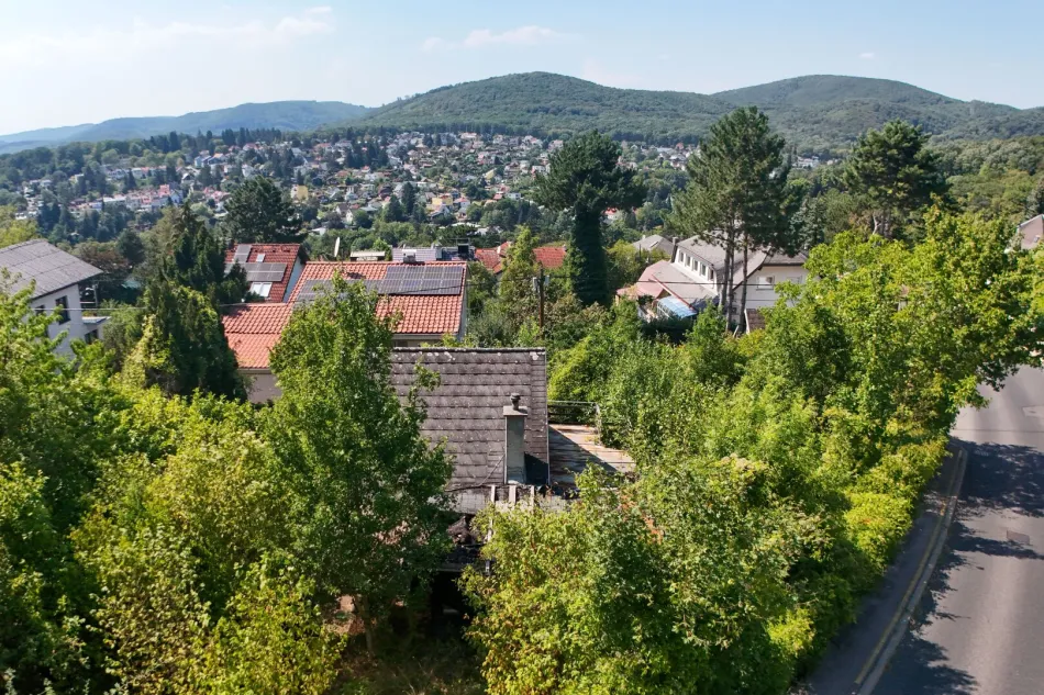 Am Satzberg: Eckgrundstück in Westlage mit Abbruch-Sommerhaus - Titelbild