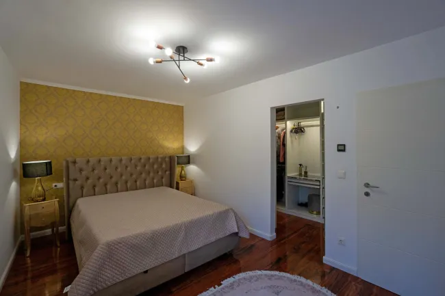 Zimmer 2 mit Schrankraum