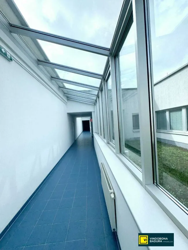 Moderne Büroeinheit in unmittelbarer U-Bahn-Nähe - Bild