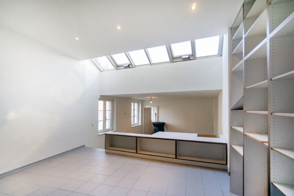Helle Bürofläche im sanierten Altbau in Penzing mit Innenhofnutzung - Titelbild