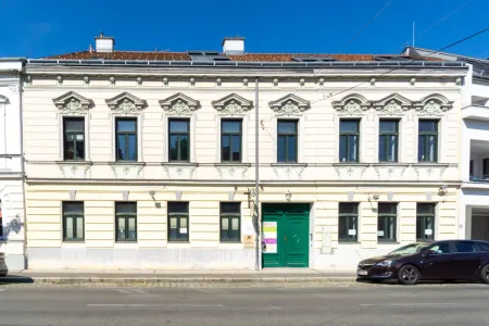 Ansicht Gebäude straßenseitig