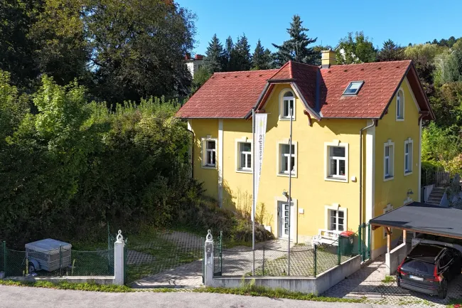 Charmante Wienerwald-Villa in erstklassiger Siedlungslage in Pressbaum - Titelbild