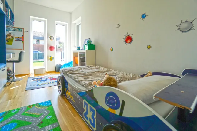 Zimmer 4_Ausgang auf Terrasse 1