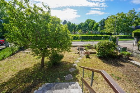 Vorgarten_Blick SO zum Sportplatz