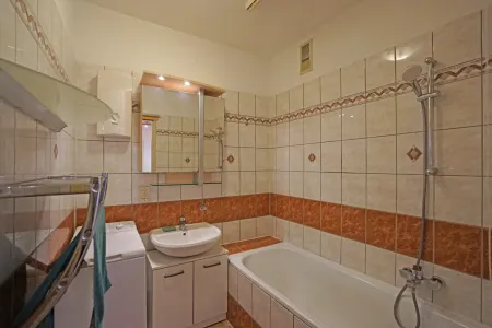Badezimmer mit Waschmaschinenanschluss