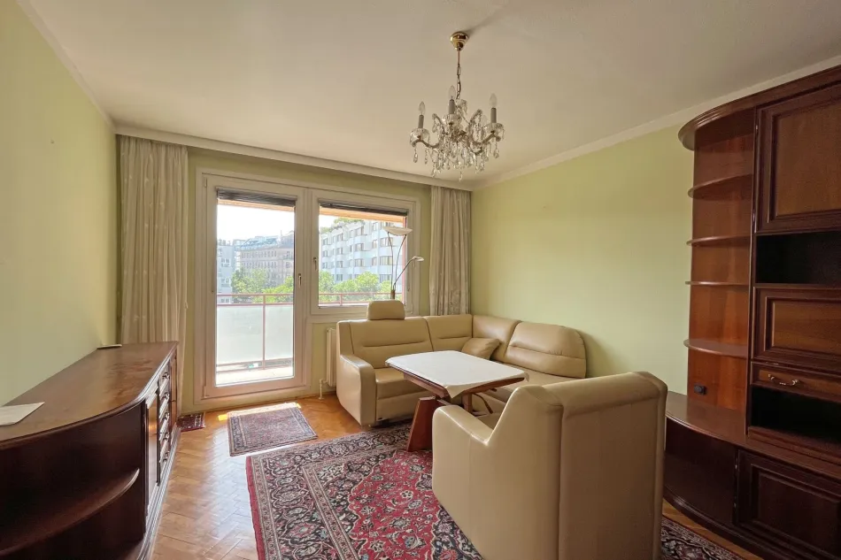 Helle 2-Zimmer-Wohnung mit Loggia und guter Anbindung - Bild