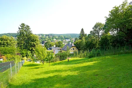 Blick von der südöstlichen Grundstücksecke