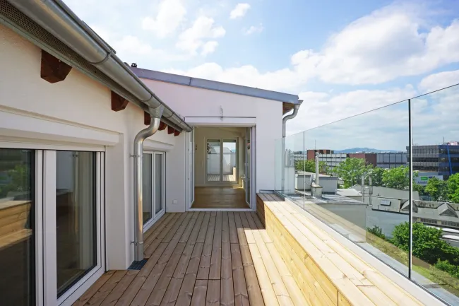 Dachterrasse vor Küchenbereich