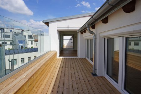 Dachterrasse vor Wohnbereich