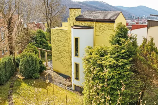 Eckreihenhaus mit traumhaft großem Garten - Einfamilienhauscharakter in zentrumsnaher Aussichtsslage - Bild
