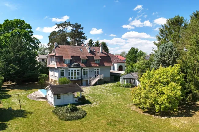 Herrschaftliche Villa aus der Gründerzeit auf großzügigem Parkgrundstück - Titelbild