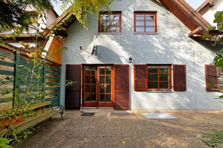 Terrassenseitige Hausansicht