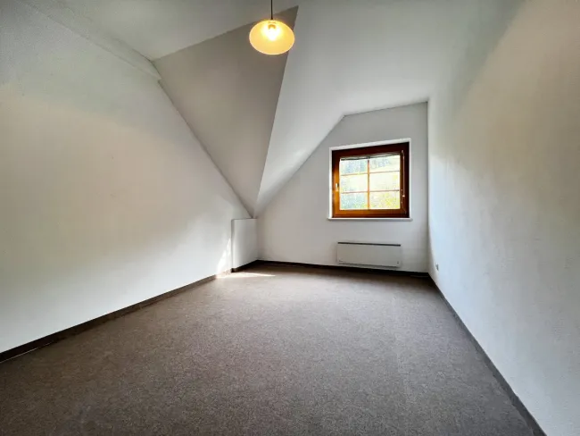 Zimmer nach Südosten im Dachgeschoß