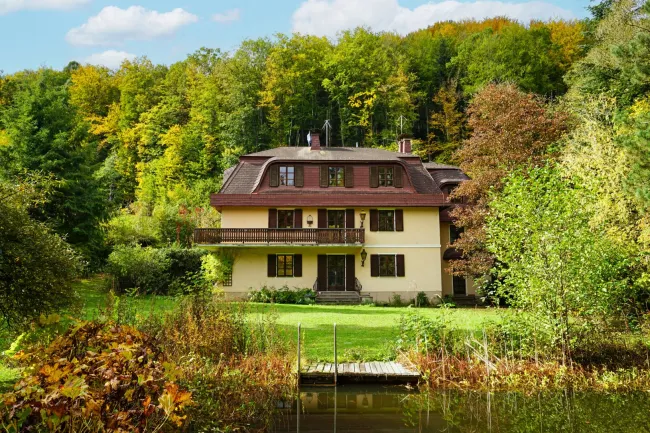 Prächtiges Landhaus mit Potenzial im Pressbaumer Zentrum - Grundstück teilbar! - Titelbild