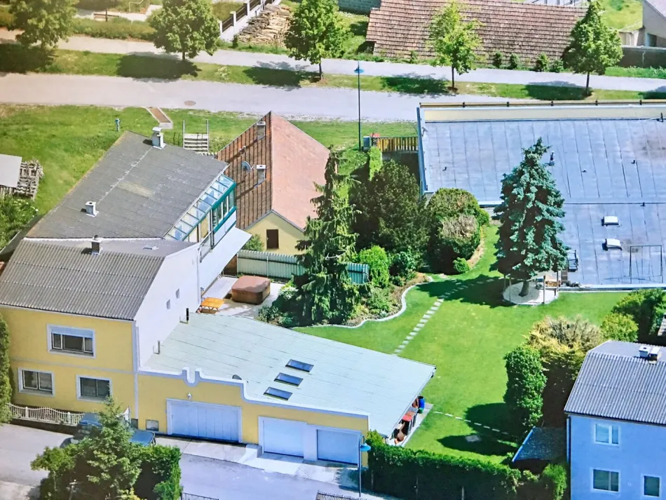 Ruhiger Familiensitz mit Fernblick, ebenem Garten und drei Garagen Nähe TULLN - Bild