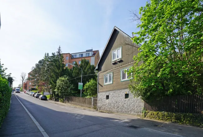 straßenseitige Liegenschaftsansicht