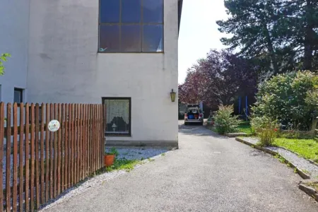 Hauseinfahrt auf der Rückseite