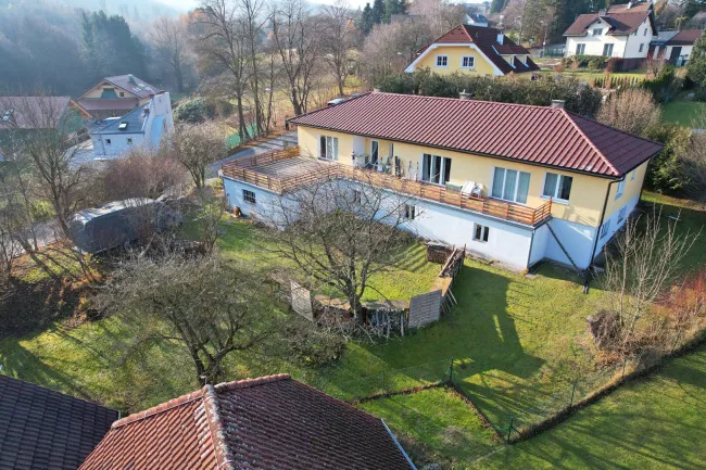 Bauträgergrundstück mit Altbestand in Traumaussichtslage in Gablitz - Titelbild