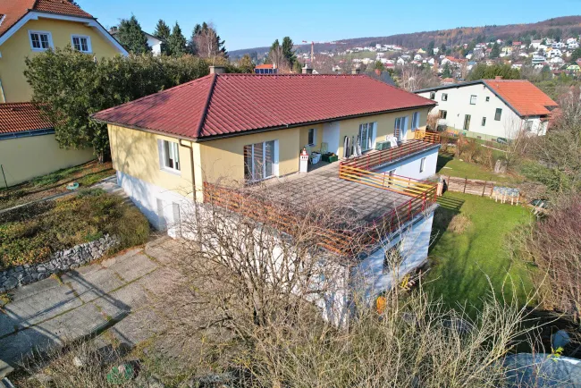 Mehrfamilienhaus mit Traumterrasse und Naturgarten in Zentrumsnähe - Titelbild