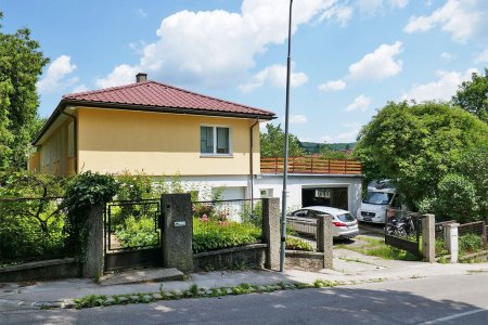 Straßenseitige Ansicht