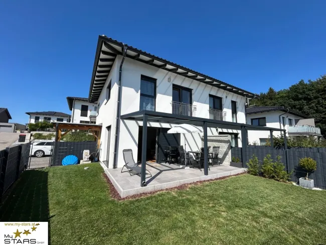 sonnige 4 Zimmer in Palting/Mattsee: mit Garten, Terrasse, Carport & viel Komfort! - Bild