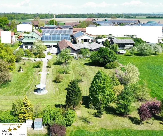Vierseithof mit neuem Haupthaus: 10 Zimmer, 2,3 ha, Pferde-Paradies möglich! - Titelbild