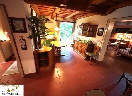 geräumige 6 Zimmer in Neuhaus am Inn: gepflegt, mit Garage, Garten und Terrasse!