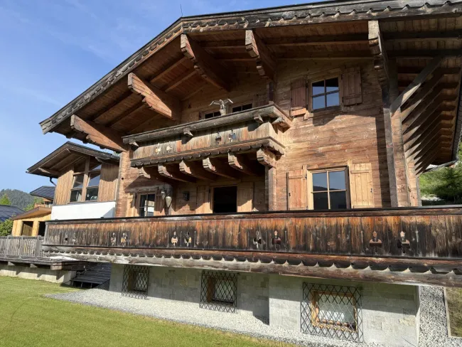 Luxuschalet Zweitwohnsitz – Panoramablick & Toplage - Titelbild