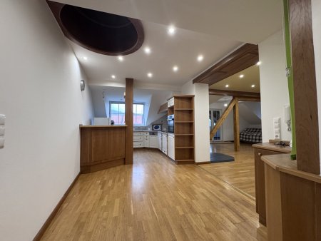 Exklusive Dachgeschosswohnung mit großzügiger Loggia und variabel gestaltbarer Ausbaufläche in erstklassiger Lage von Spittal an der Drau – Wohnen Sie komfortabel und modern!