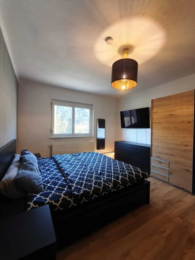 Schlafzimmer 1