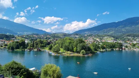 Außergewöhnliches Baugrundstück in Seeboden – unverbaubarer Seeblick, nur ca. 50 m zum Millstätter See
