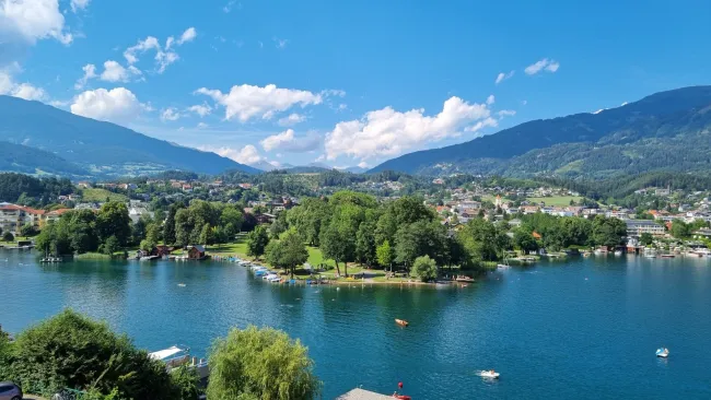 Seeboden am Millstätter See – Ferienhaus in Traumlage mit Seeblick Flexible Kaufoptionen: Ferienhaus, Baugrundstück oder Gesamterwerb - Bild