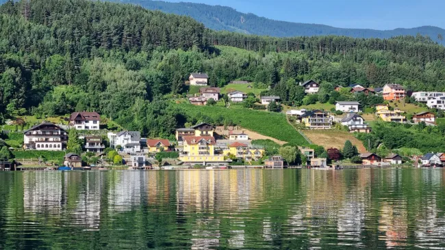 Seeboden am Millstätter See – Ferienhaus in Traumlage mit Seeblick Flexible Kaufoptionen: Ferienhaus, Baugrundstück oder Gesamterwerb - Titelbild