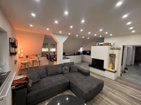 Perfektes Investment: Modernisiertes Mehrfamilienhaus mit 8 Zimmern und vier Wohnungen!