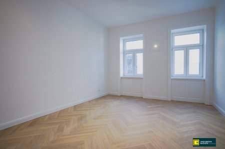 Ideal für Stadtliebhaber | Altbauwohnung mit Balkon