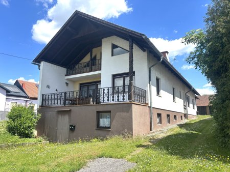 ** ORIGINAL, RUSTIKAL, WOHNLICH ** Strem !! Gepflegtes Wohnhaus in zentraler Ortslage mit Nebengebäuden und ansprechendem Grundstück mit ca. 4.300 m2 !!